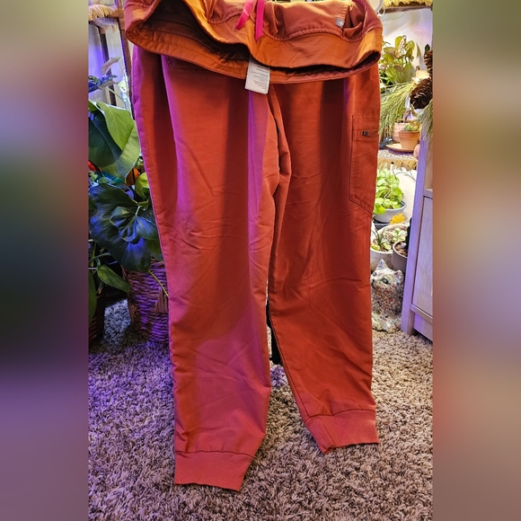 FIGS jogger scrub set - Picture 6 of 8